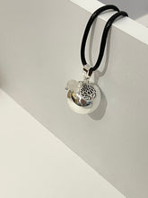 Cargar imagen en el visor de la galería, Bola VEGA. BYBEEBALL