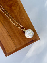 Cargar imagen en el visor de la galería, Bola LUNA Blanca y Dorada. BYBEEBALL