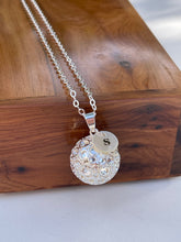 Cargar imagen en el visor de la galería, Bola de embarazo con inicial personalizada