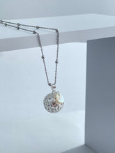 Cargar imagen en el visor de la galería, Bola de embarazo personalizada con inicial