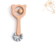 Cargar imagen en el visor de la galería, Sonajero mordedor oso Gris claro