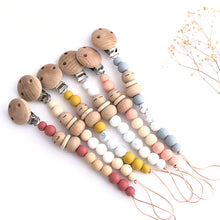 Cargar imagen en el visor de la galería, Chupetero silicona y madera pestañitas