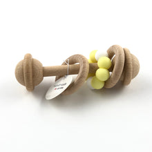 Cargar imagen en el visor de la galería, Sonajero montessori tipo pesa en amarillo bebé