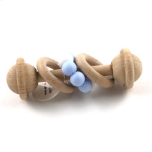 Cargar imagen en el visor de la galería, Sonajero montessori tipo pesa en azúl bebé
