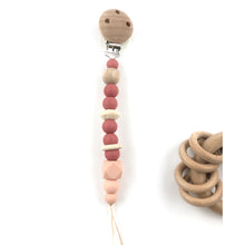Cargar imagen en el visor de la galería, Chupeteros Silicona y madera Anillas Melocotón