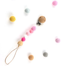 Cargar imagen en el visor de la galería, Chupetero new born texturas rosado