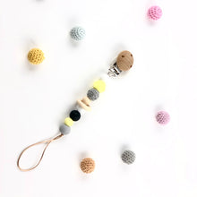 Cargar imagen en el visor de la galería, Chupetero new born texturas gris