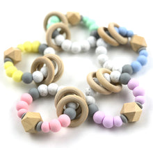 Cargar imagen en el visor de la galería, Sonajero mordedor de silicona y madera