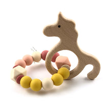 Cargar imagen en el visor de la galería, Mordedor unicornio tonos nude y mostaza