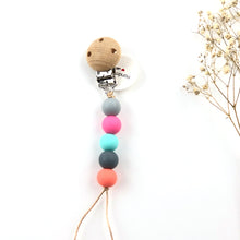 Cargar imagen en el visor de la galería, Chupetero silicona mini de colores