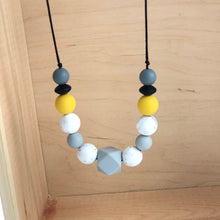 Cargar imagen en el visor de la galería, Collar de lactancia gris y mostaza