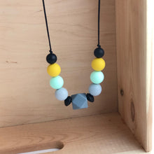 Cargar imagen en el visor de la galería, Collar de lactancia gris, mint y mostaza