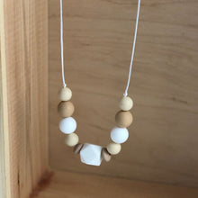 Cargar imagen en el visor de la galería, Collar de lactancia silicona natural