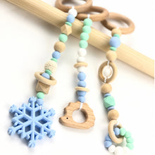 Cargar imagen en el visor de la galería, Juguetes para play gym o gimnasio bebé tonos azúl bebé, mint y blanco