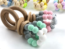 Cargar imagen en el visor de la galería, Sonajero mordedod deluxe silicona y madera de haya personalizado