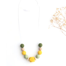 Cargar imagen en el visor de la galería, Collar de lactancia verde y mostaza
