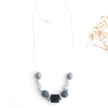 Cargar imagen en el visor de la galería, Collar de lactancia grises