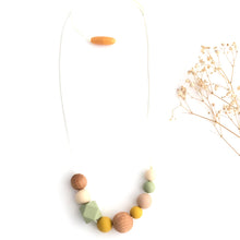Cargar imagen en el visor de la galería, Collar de lactancia o apego Madera y Silicona