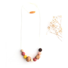 Cargar imagen en el visor de la galería, Collar de lactancia o apego Madera y Silicona