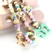 Cargar imagen en el visor de la galería, Play gym en tono rosa empolvado y juguetes arco iris pastel.