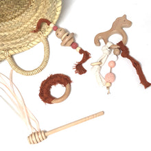 Cargar imagen en el visor de la galería, Cesto primeros juguetes teja