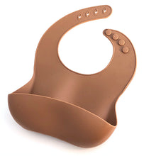 Cargar imagen en el visor de la galería, Babero de silicona color tostado