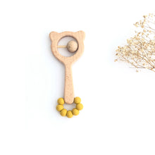 Cargar imagen en el visor de la galería, Sonajero mordedor oso mostaza