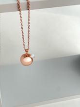 Cargar imagen en el visor de la galería, Bola ISIS con piedra natural. BYBEEBALL
